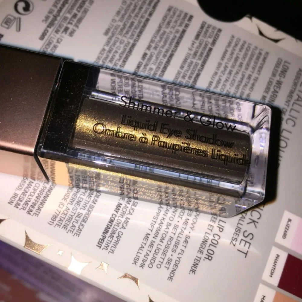 LA DOUCE STILA SHIMMER & GLOW LIQUID EYE SHADOW